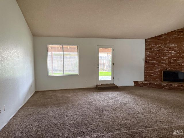 3105 Fortune Street, Bakersfield, CA 93313