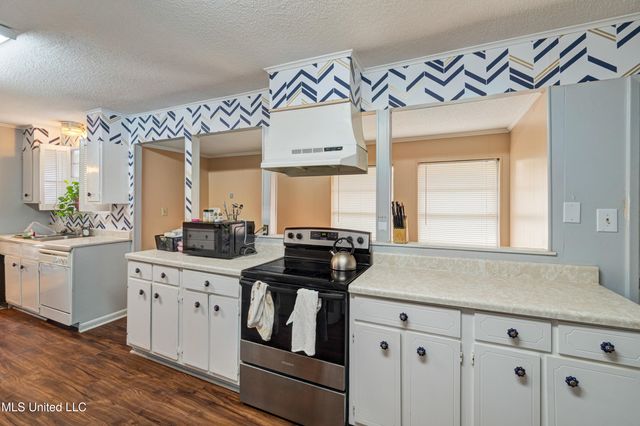 156 Balboa Drive, Hattiesburg, MS 39402