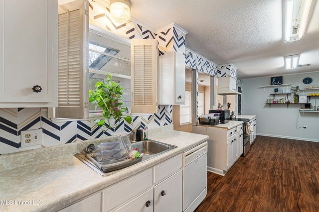 156 Balboa Drive, Hattiesburg, MS 39402