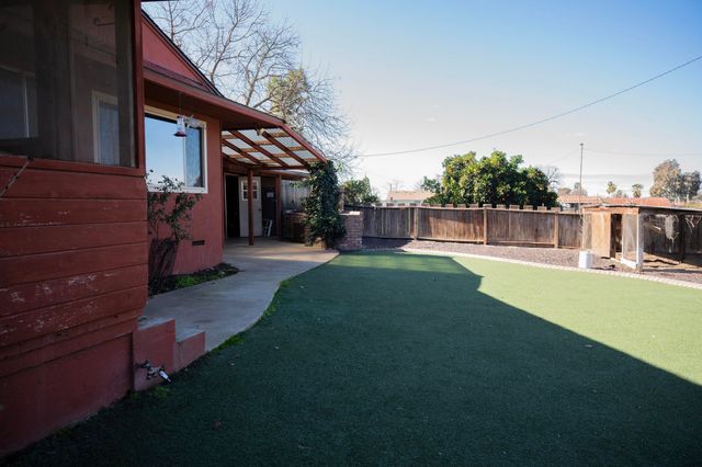 534 E Morton Avenue, Porterville, CA 93257