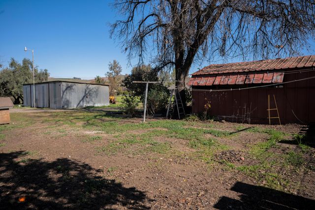 534 E Morton Avenue, Porterville, CA 93257