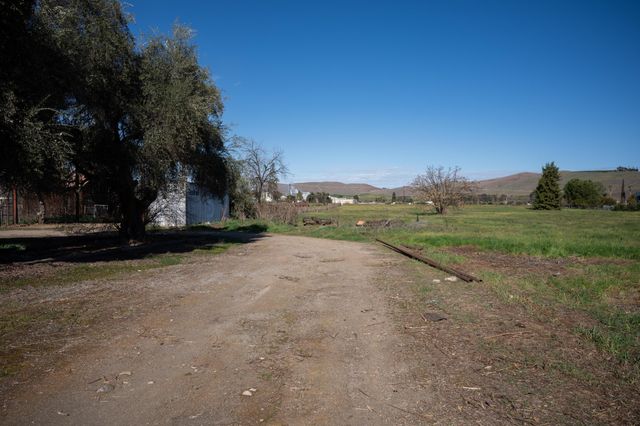 534 E Morton Avenue, Porterville, CA 93257
