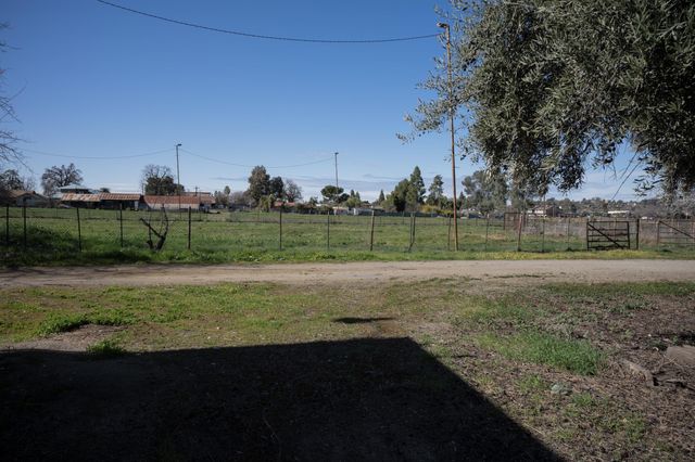534 E Morton Avenue, Porterville, CA 93257