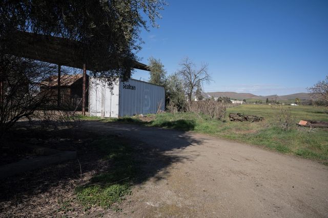 534 E Morton Avenue, Porterville, CA 93257