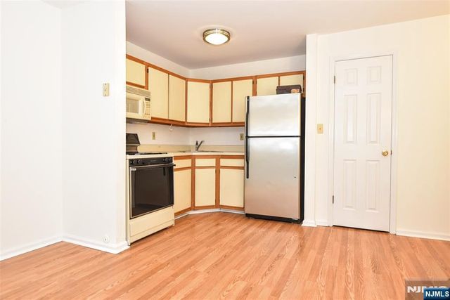 907 Thoreau Court, Mahwah, NJ 07430