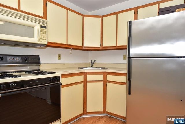 907 Thoreau Court, Mahwah, NJ 07430