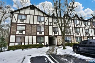 907 Thoreau Court, Mahwah, NJ 07430