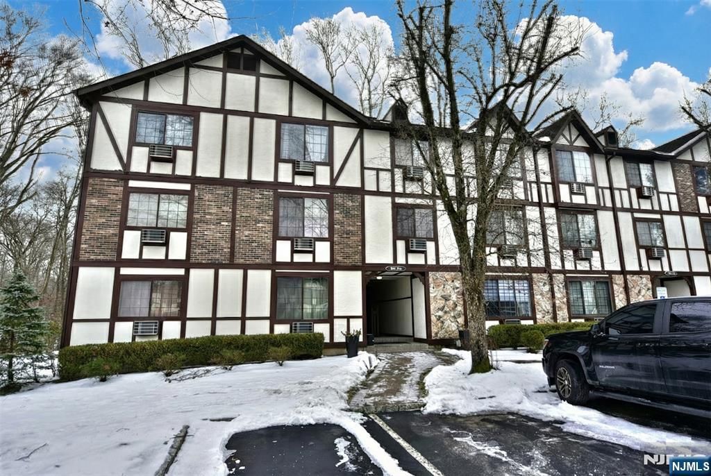 907 Thoreau Court, Mahwah, NJ 07430