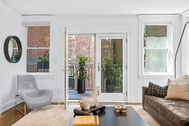 290 North St 2, Boston, MA 02113