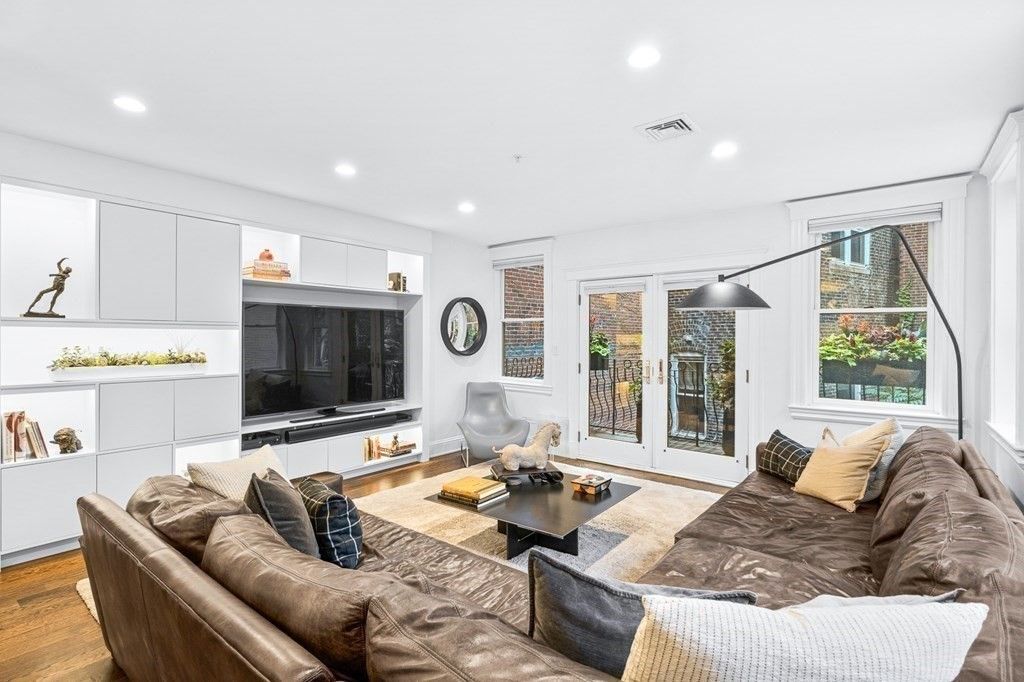 290 North St 2, Boston, MA 02113