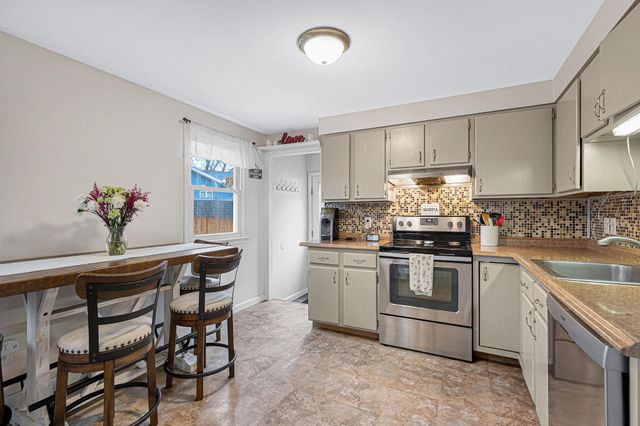 4 Kittery Drive, Nashua, NH 03062