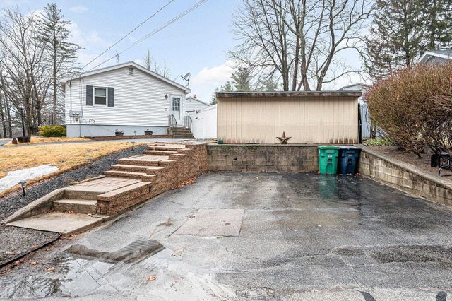 4 Kittery Drive, Nashua, NH 03062