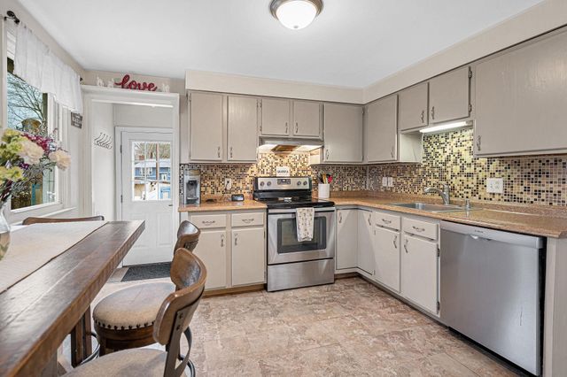 4 Kittery Drive, Nashua, NH 03062