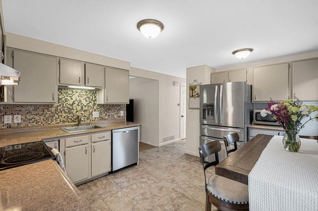 4 Kittery Drive, Nashua, NH 03062