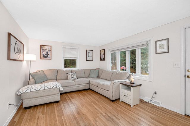 4 Kittery Drive, Nashua, NH 03062