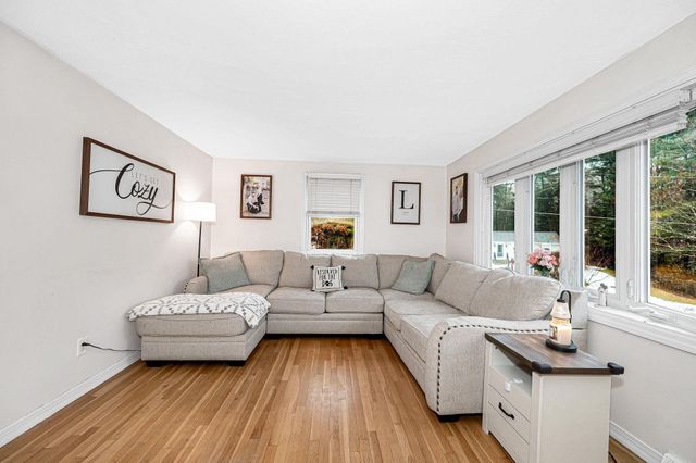 4 Kittery Drive, Nashua, NH 03062