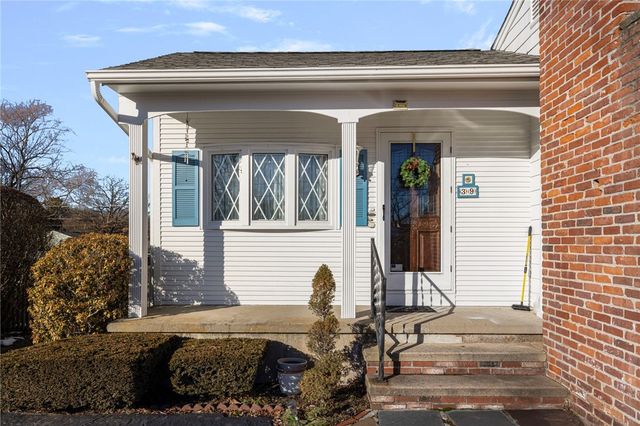 39 Holiday Avenue, Warwick, RI 02888