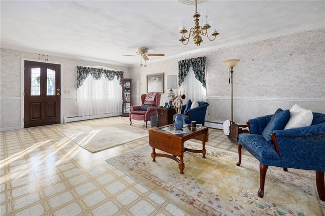 39 Holiday Avenue, Warwick, RI 02888