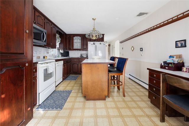 39 Holiday Avenue, Warwick, RI 02888