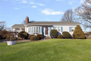 39 Holiday Avenue, Warwick, RI 02888