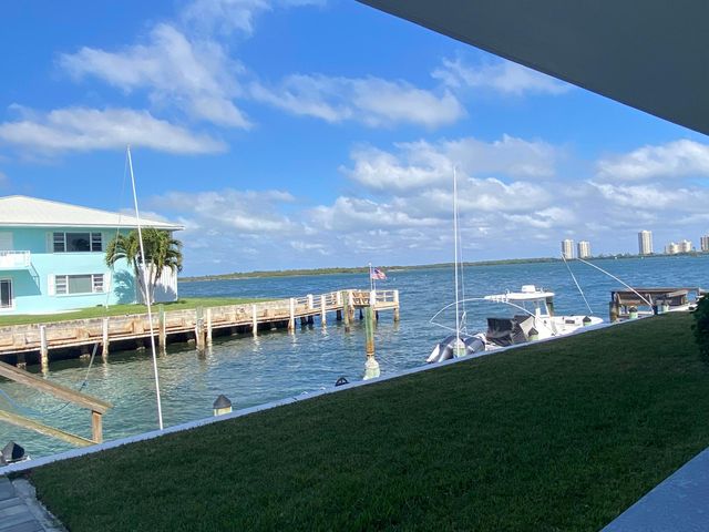 100 Lehane Terrace 28, North Palm Beach, FL 33408