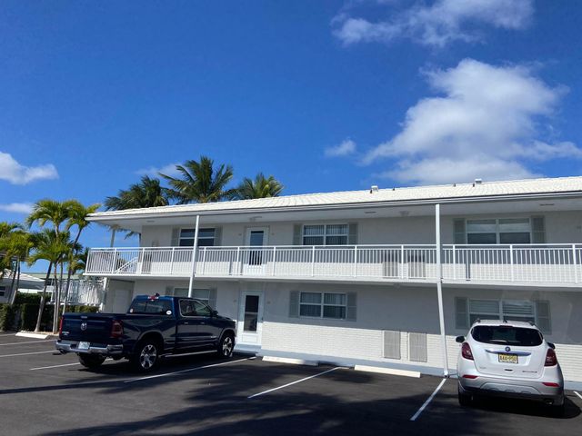 100 Lehane Terrace 28, North Palm Beach, FL 33408