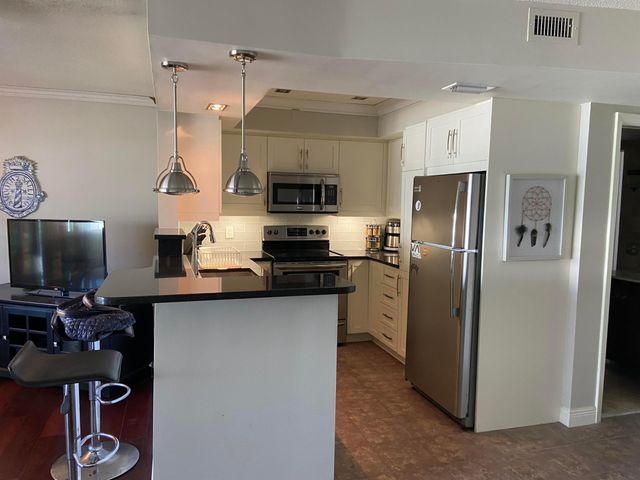 100 Lehane Terrace 28, North Palm Beach, FL 33408