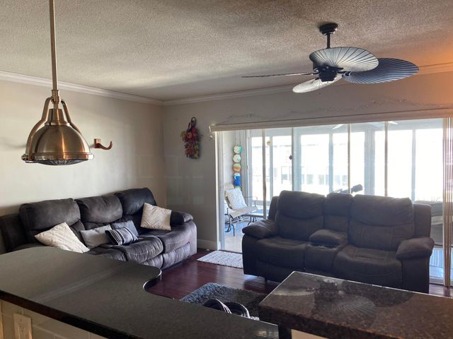 100 Lehane Terrace 28, North Palm Beach, FL 33408