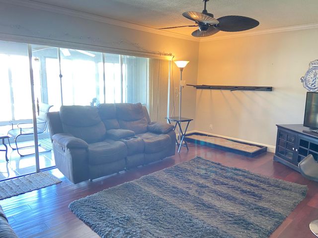 100 Lehane Terrace 28, North Palm Beach, FL 33408