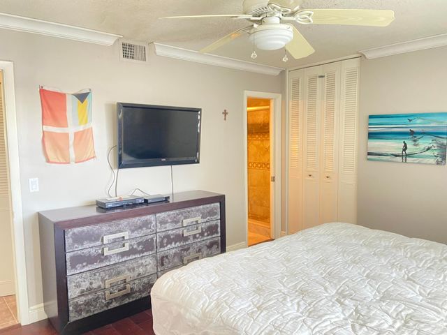 100 Lehane Terrace 28, North Palm Beach, FL 33408