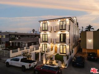 1954 S Garth Avenue 1954 1/2, Los Angeles, CA 90034