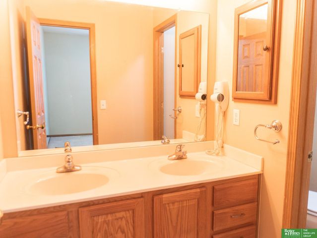 4210 S 178 Street, Omaha, NE 68135