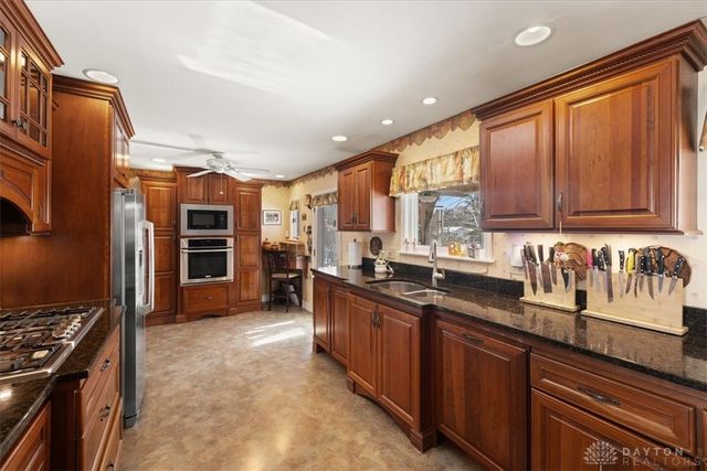 1594 Mapleton Drive, Centerville, OH 45459