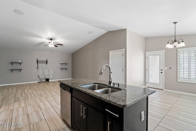 1908 THOMAS LACKLAND Street, El Paso, TX 79938