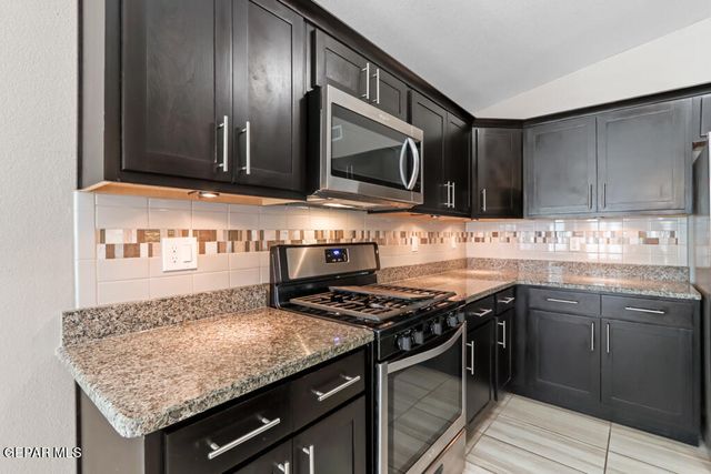 1908 THOMAS LACKLAND Street, El Paso, TX 79938