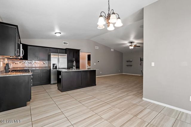 1908 THOMAS LACKLAND Street, El Paso, TX 79938