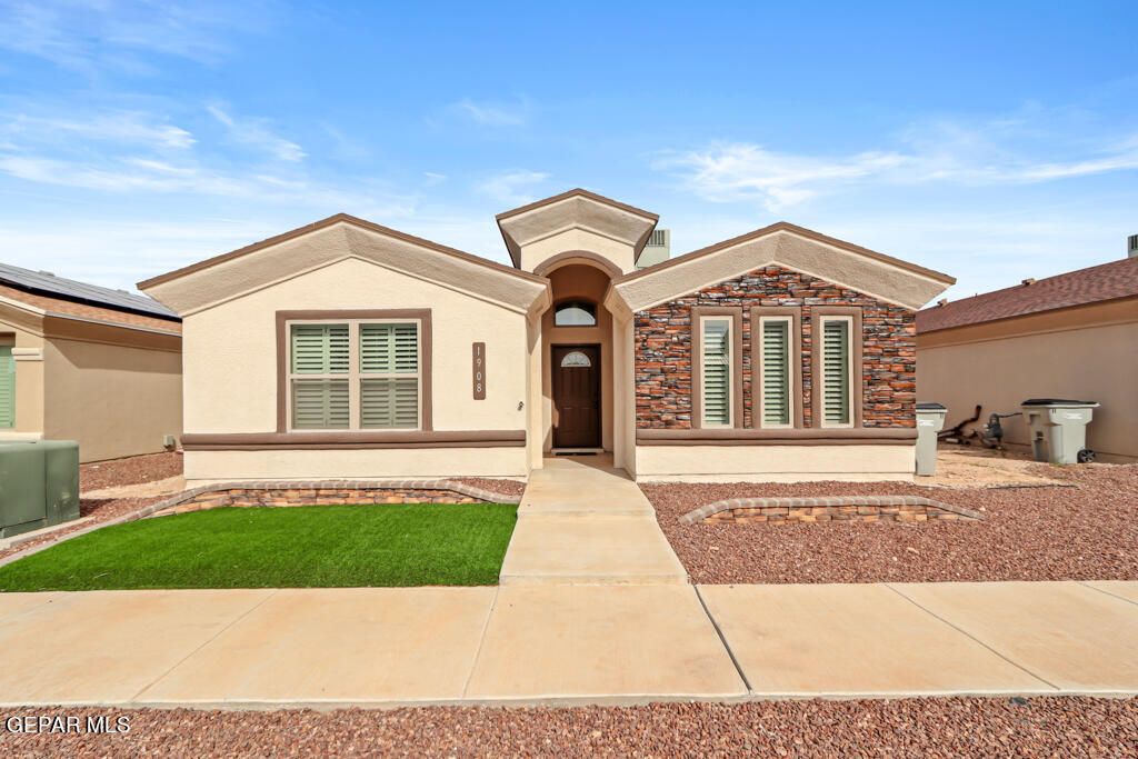 1908 THOMAS LACKLAND Street, El Paso, TX 79938