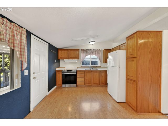 1691 Se CEDAR CREEK Pl, Gresham, OR 97080