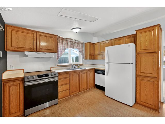 1691 Se CEDAR CREEK Pl, Gresham, OR 97080