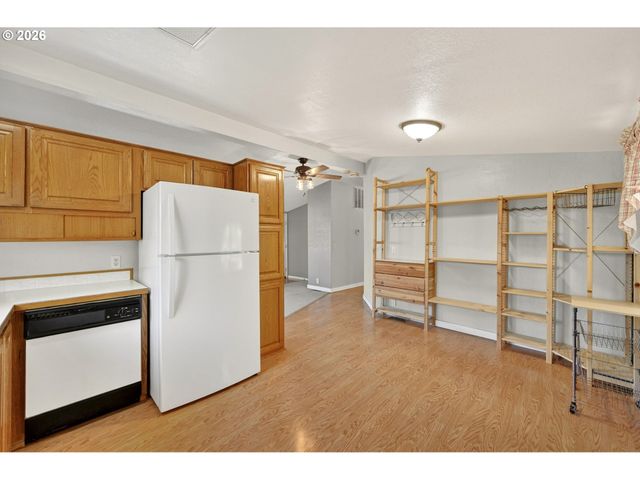 1691 Se CEDAR CREEK Pl, Gresham, OR 97080