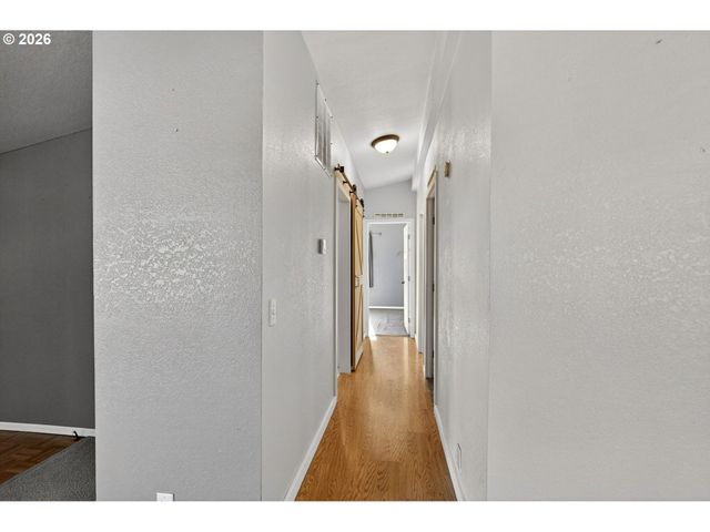 1691 Se CEDAR CREEK Pl, Gresham, OR 97080