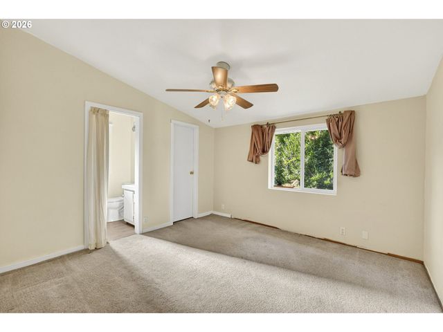 1691 Se CEDAR CREEK Pl, Gresham, OR 97080