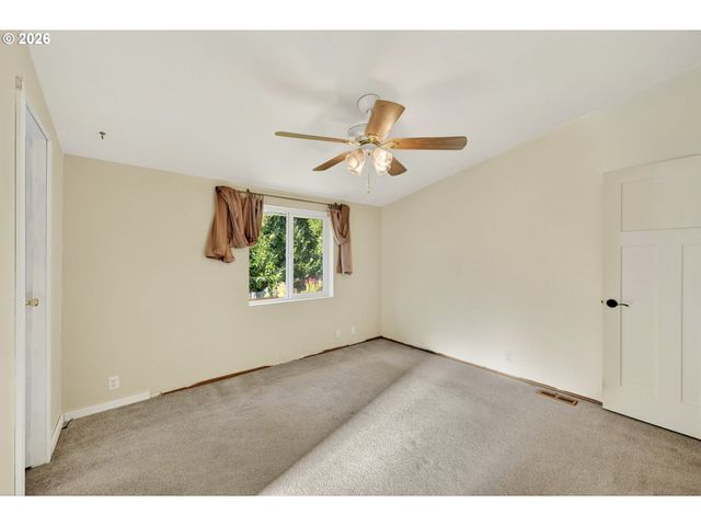 1691 Se CEDAR CREEK Pl, Gresham, OR 97080