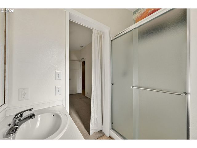 1691 Se CEDAR CREEK Pl, Gresham, OR 97080