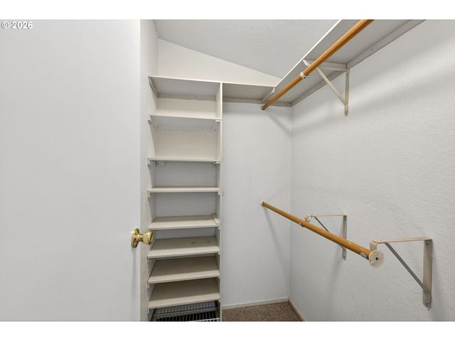 1691 Se CEDAR CREEK Pl, Gresham, OR 97080