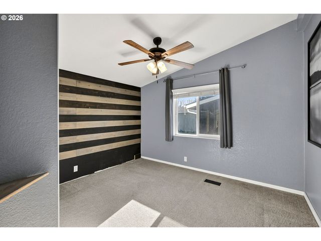 1691 Se CEDAR CREEK Pl, Gresham, OR 97080