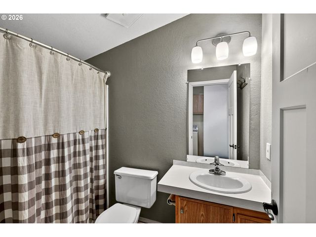 1691 Se CEDAR CREEK Pl, Gresham, OR 97080