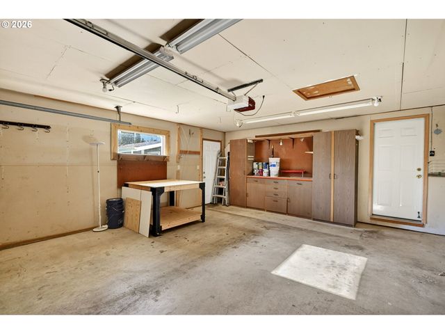 1691 Se CEDAR CREEK Pl, Gresham, OR 97080