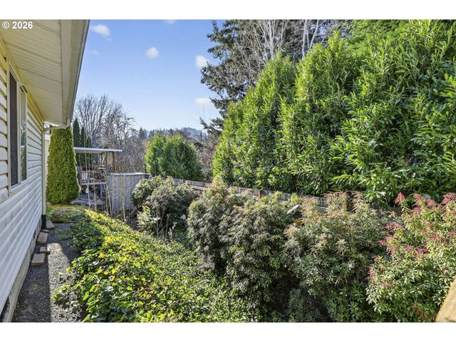 1691 Se CEDAR CREEK Pl, Gresham, OR 97080