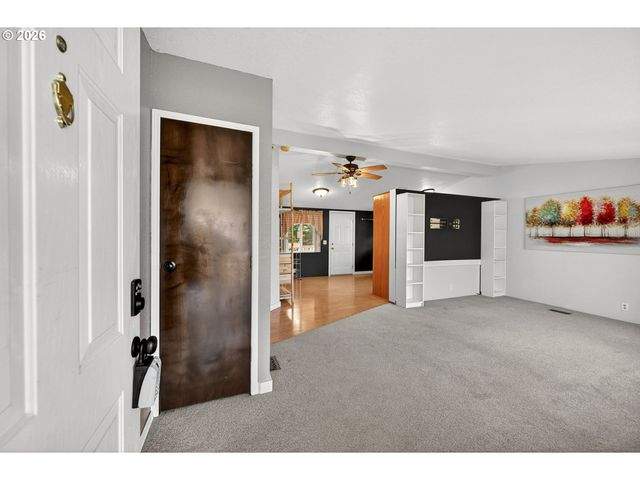 1691 Se CEDAR CREEK Pl, Gresham, OR 97080